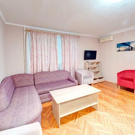 Apartments Near The Palace Of Sports Kiev Esterno foto