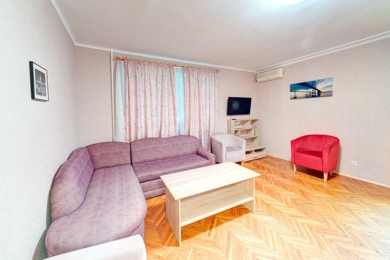 Apartments Near The Palace Of Sports Kiev Esterno foto