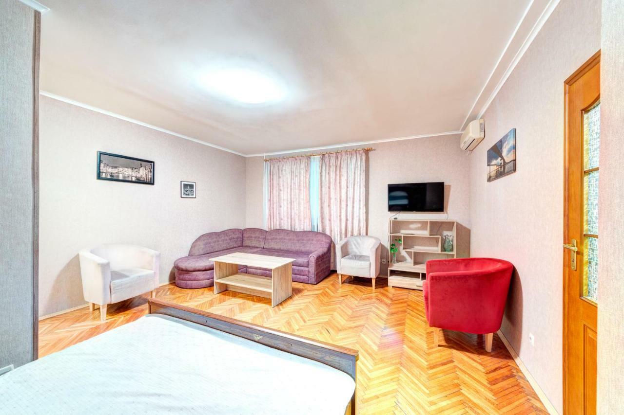 Apartments Near The Palace Of Sports Kiev Esterno foto