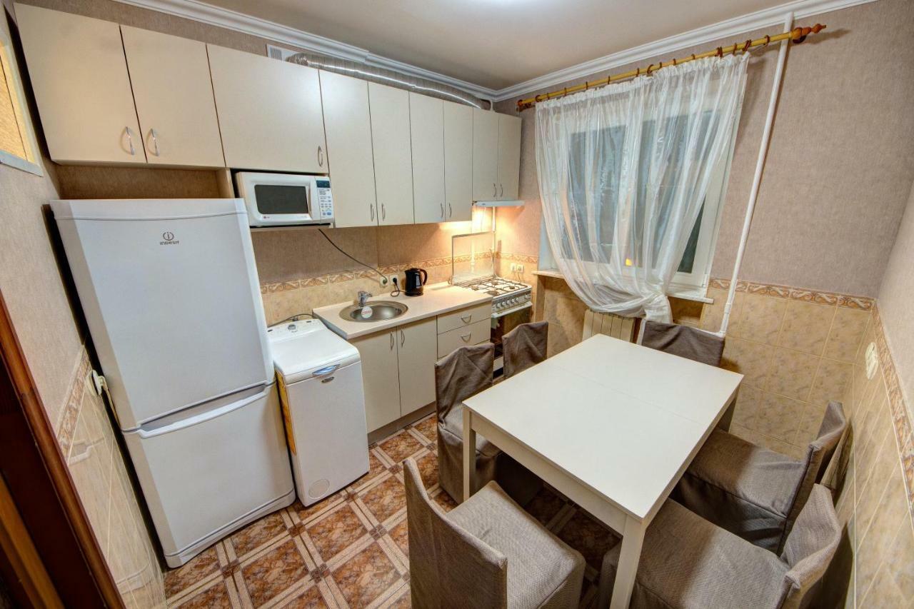 Apartments Near The Palace Of Sports Kiev Esterno foto