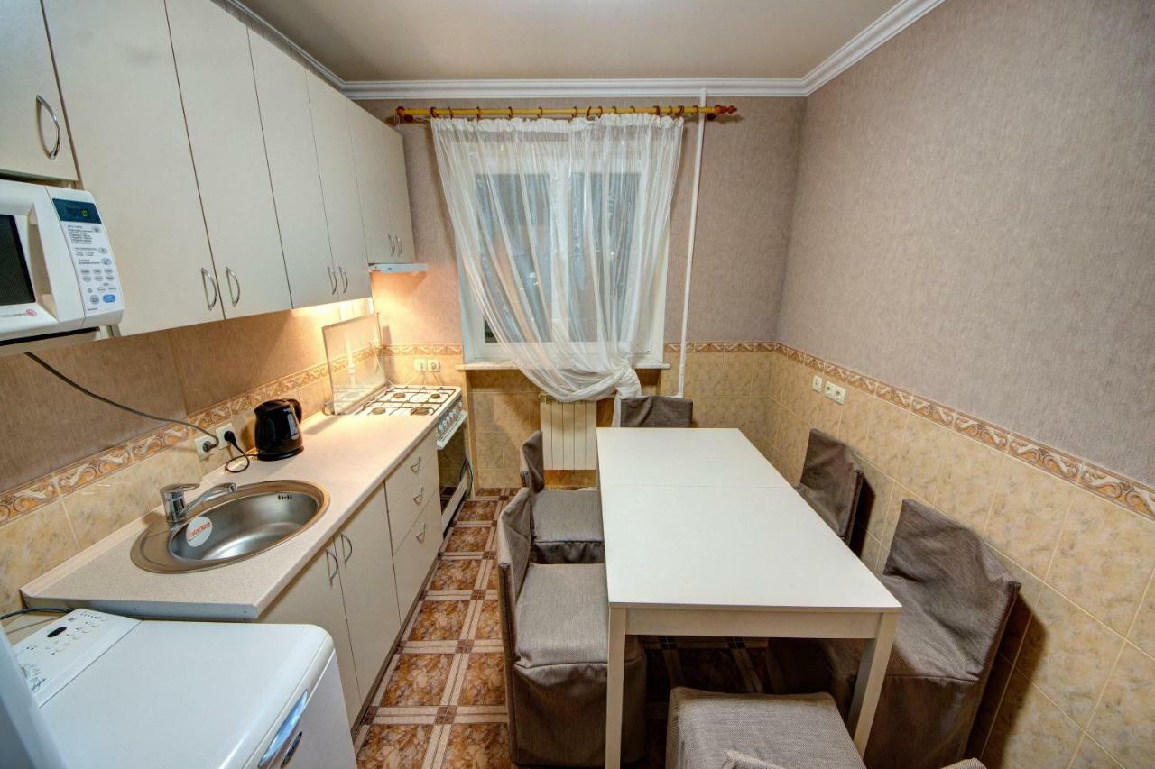 Apartments Near The Palace Of Sports Kiev Esterno foto